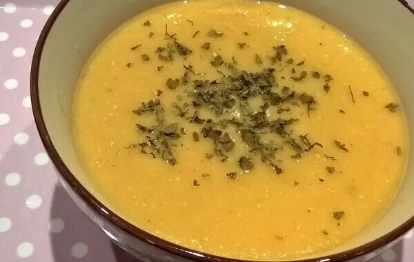 Soupe aux lentilles corail et aux épices