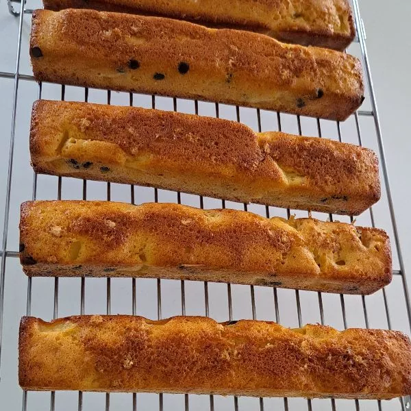 Cake long aux pommes et pépites de chocolat 