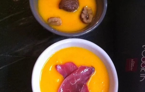 Velouté de potimarron, magret de canard fumé, châtaignes