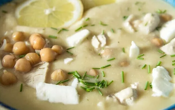 Soupe complète au poulet, citron et feta