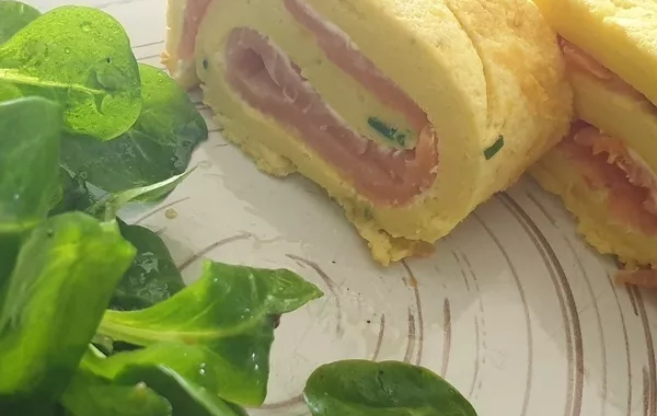 Roulé au saumon fumé et carrés frais