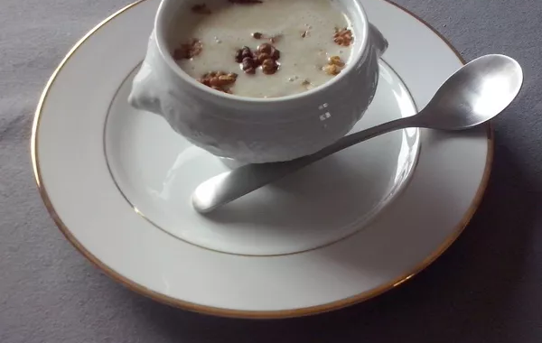 Velouté d'endives aux éclats de noix