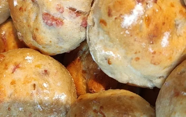 Petits pains lardons et gruyère