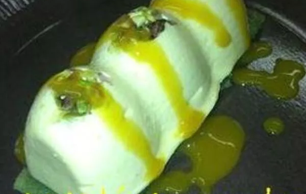 Mousse mangue sur biscuit pistache