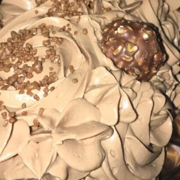 Bûche ferrero rocher insert crousti