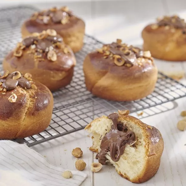 Brioches fourrées à la pâte de noisette