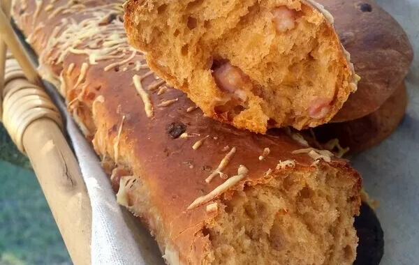 Baguettes tomatade, lardons et mozzarella