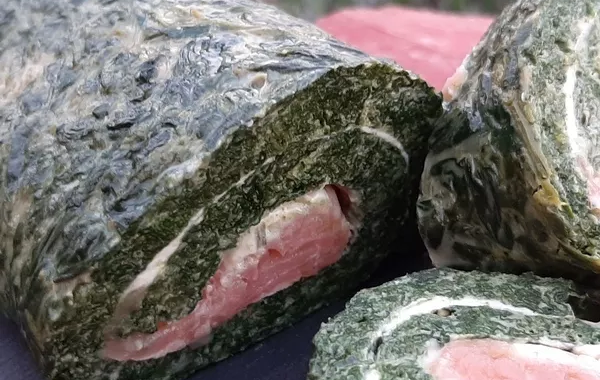 Roulé aux épinards et saumon fumé