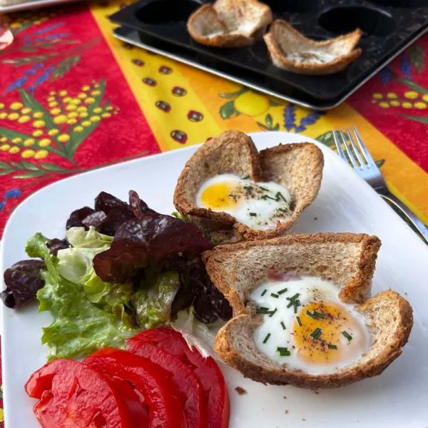 Nids de pain de mie, jambon, fromage et œuf