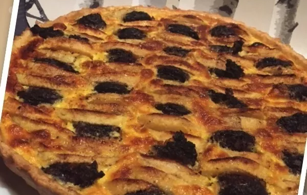 Tarte aux pommes et boudins noirs.