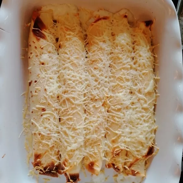 Pâte à crêpes fluide sucrée et salée (avec garniture)