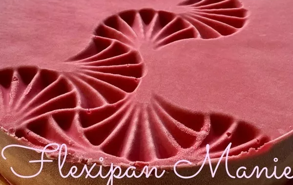 Entremet framboises sur biscuit citron vert