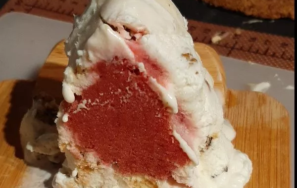 Bûche nougat glacé aux framboises