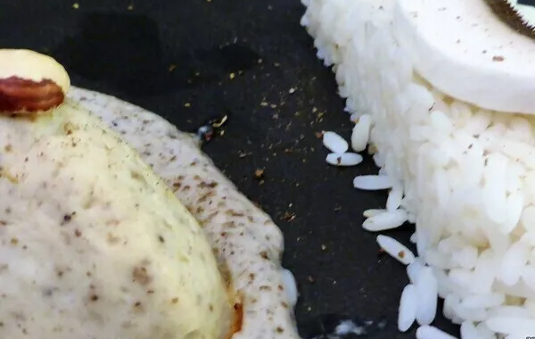 Quenelles de volaille sauce aux Champignons