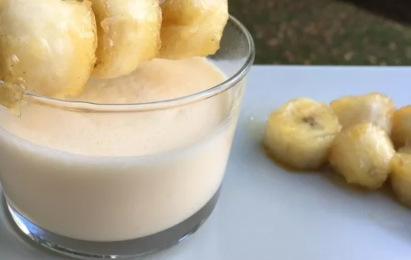 Crème à la fève tonka et sa brochette de banane rôtie