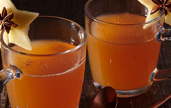 Jus de pomme chaud épicé