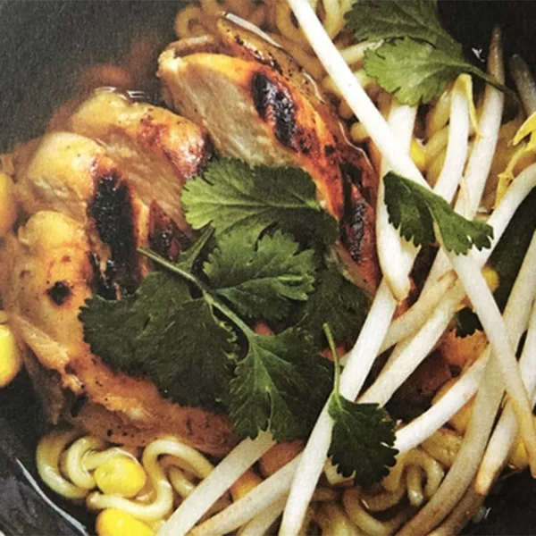 Bouillon aux nouilles ramen et au poulet