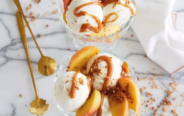 Crème glacée vanille façon pomme melba