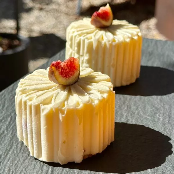 Entremet chocolat blanc figues et framboises