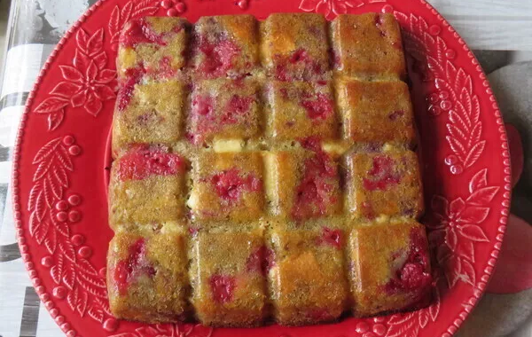 Gâteau aux framboises et au chocolat blanc