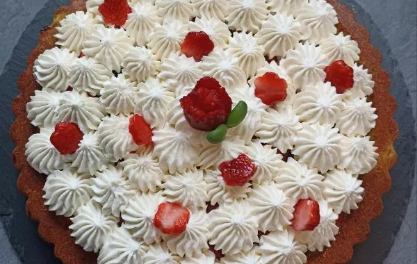 Tarte renversée fraise rhubarbe basilic