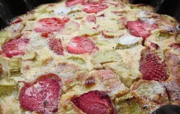 Clafoutis fraise-rhubarbe à IG bas