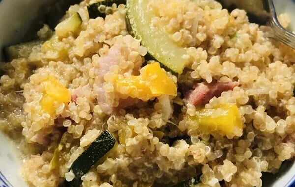 Risotto de quinoa aux légumes et lardons