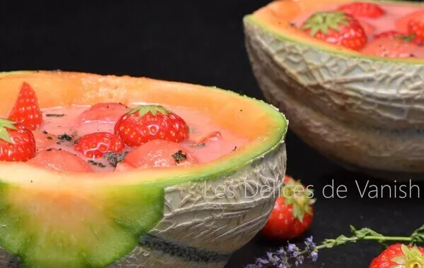 Soupe glacée melon, fraise, gingembre et billes de pastèque