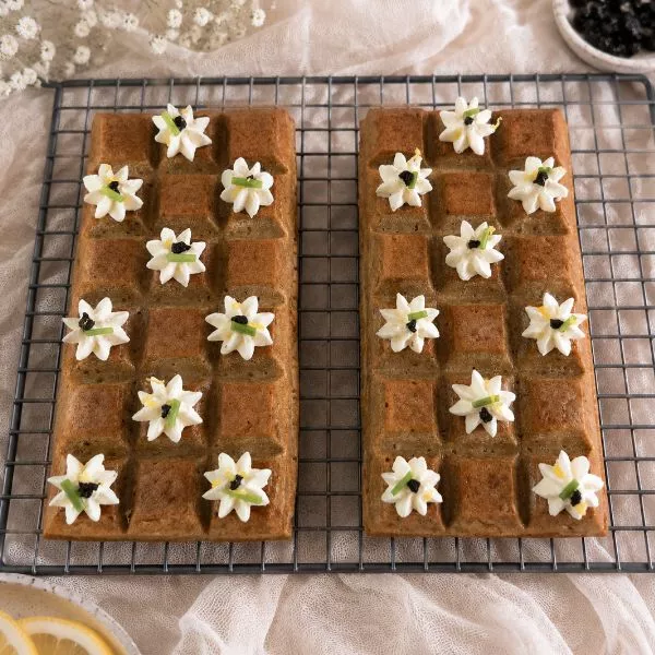Gaufres salées à l'ail noir et sa chantilly au parmesan