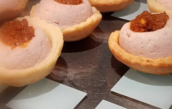 Mousse de jambon et Pesto Rosso sur pâte brisée au parmesan ☆ Evi
