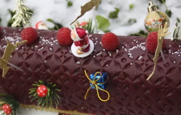 Bûche framboise vanille pistache gourmande et légère