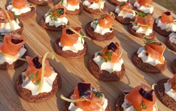 Blinis au cacao et saumon fumé
