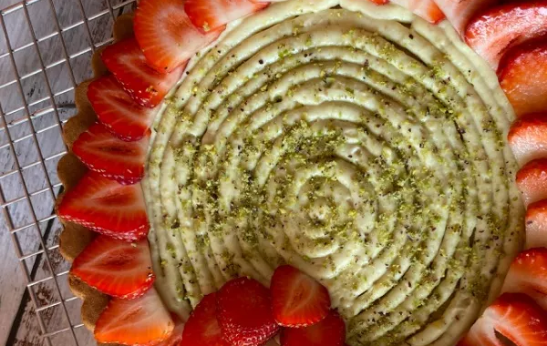 Tarte renversée fraise-pistache