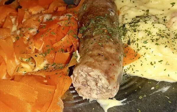Saucisses, purée de pommes de terre et tagliatelles de carottes sauce à la moutarde (Recette de Marie-Pierre version XL)