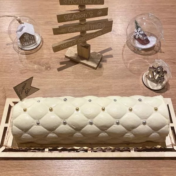 Buche vanillée et insert fruits rouges