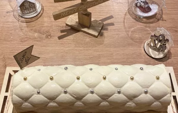 Buche vanillée et insert fruits rouges