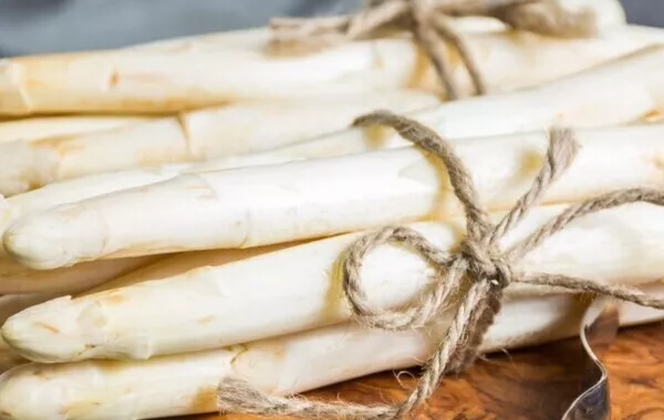 Asperges toutes blanches