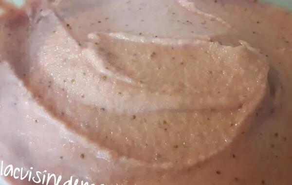 Glace à la fraise (préparation qui doit passer ensuite en sorbetière)
