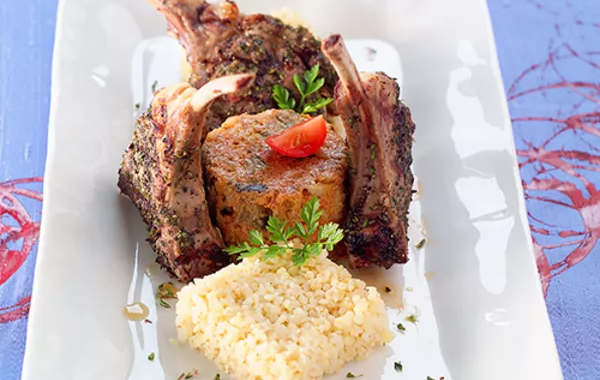 Côtelette d'agneau et ses gâteaux de légumes provençaux