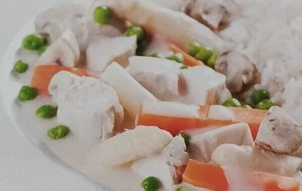 Fricassée de poulet, légumes et riz