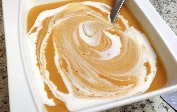 Crème de lentilles corail et carottes