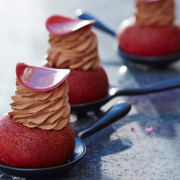 Babas aux framboises et au chocolat
