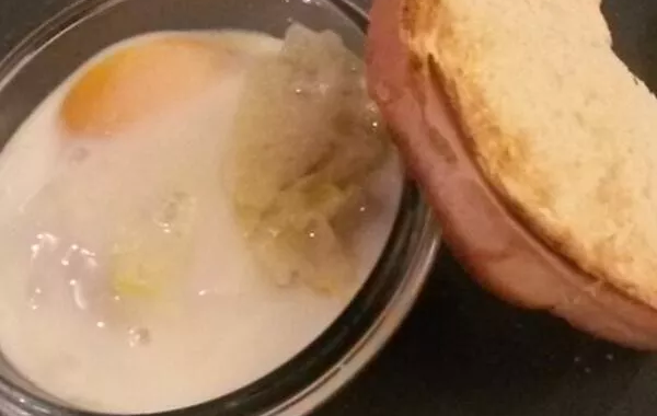 Oeufs cocotte sur lit de poireaux