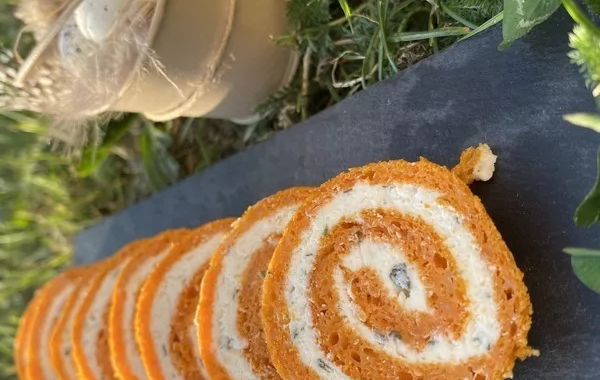 Roulé à la tomate et aux fines herbes