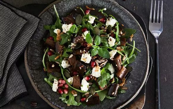 Salade d'aubergines fondantes et feta au café