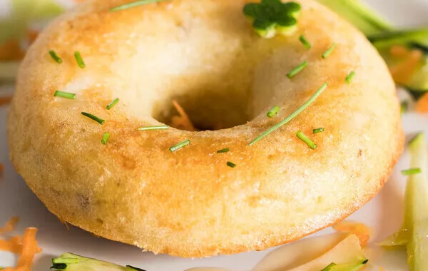 Donuts moelleux au poulet et curry, cuits au four