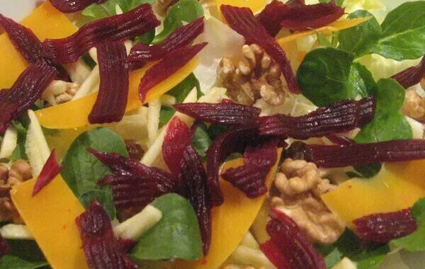 Salade d'endives, mimolette, betteraves et pomme verte