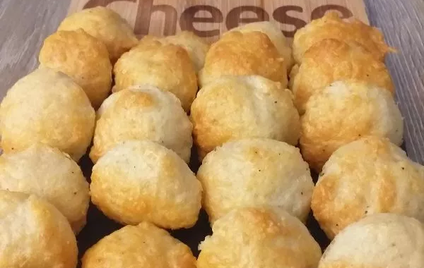 Petits fours au fromage