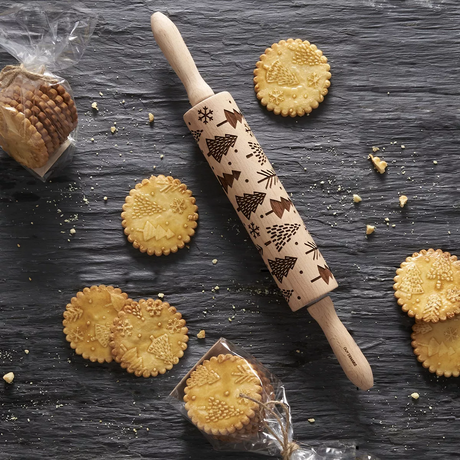 Rouleau à pâtisserie en bois gravé (motifs sapins)