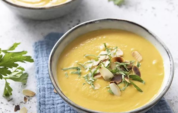 Velouté de butternut curry et amandes